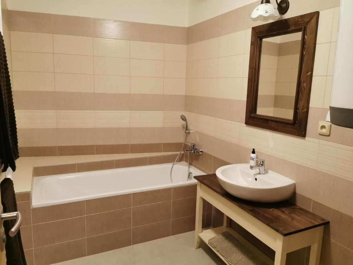 Luxusni Apartmany Sobeslav Exterior photo